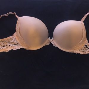 Nude bra with lace